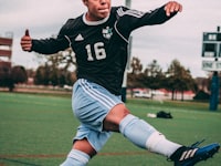 全球地图标注不同地区的足球赛事热点